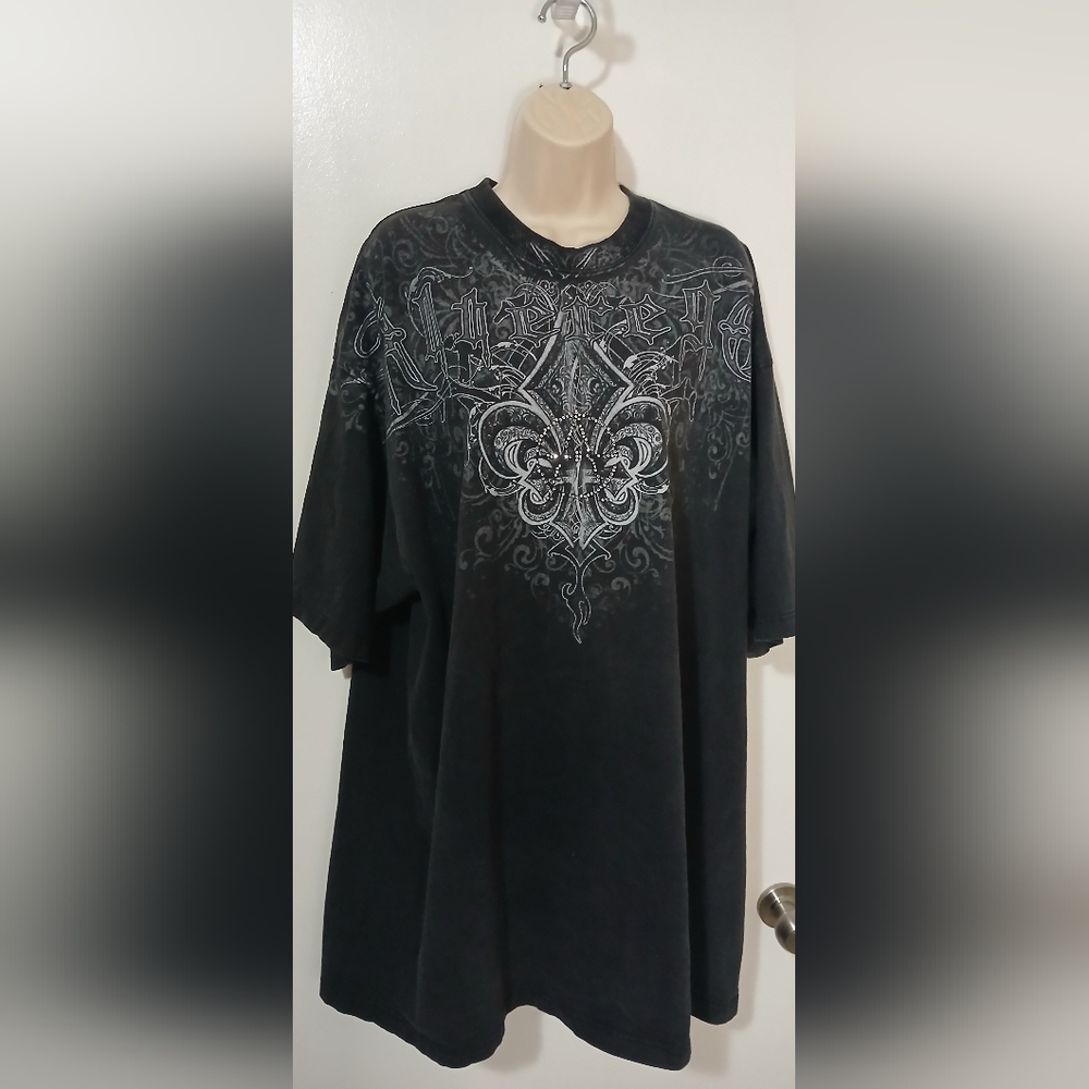 Men's North Pole short sleeve crewneck pullover graphic tee